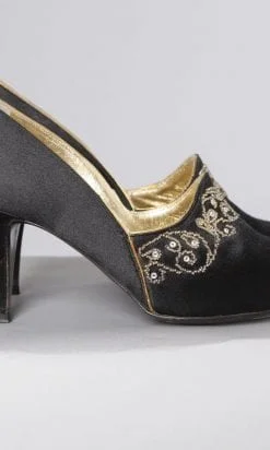 n2547_chaussures_satin_noires_brodees_or_rene_caovilla_pic001