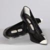 n2548_chaussures_bicolore_noires_blanches_buildings_pic001
