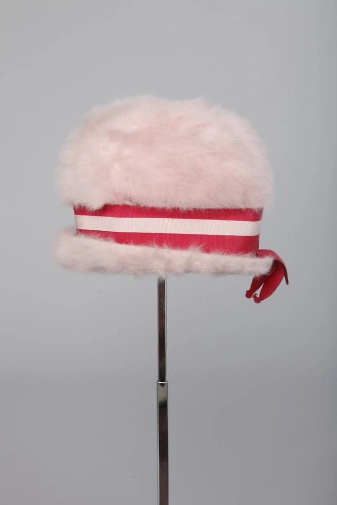 n2571_chapeau_rose_schiaparelli_pic001