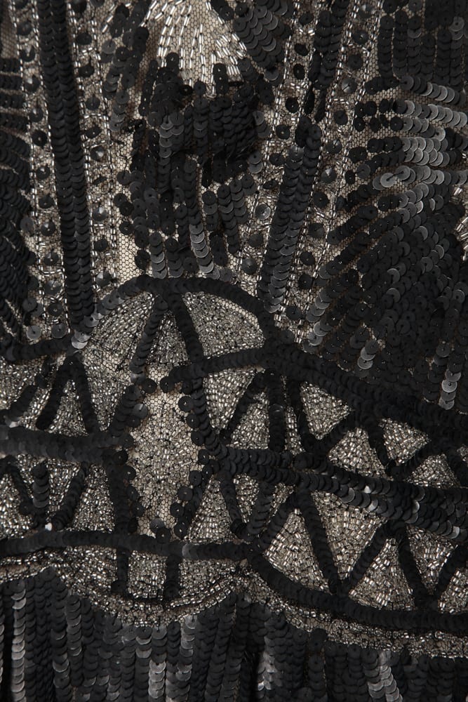 n5802_robe_1925_tulle_brode_paillettes_mates_perles_argentees_taille_38_40_pic001