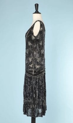 n5802_robe_1925_tulle_brode_paillettes_mates_perles_argentees_taille_38_40_pic001