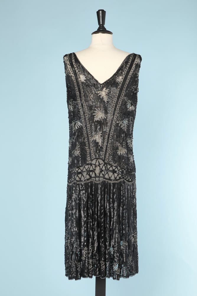 n5802_robe_1925_tulle_brode_paillettes_mates_perles_argentees_taille_38_40_pic001