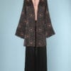 n5817_ensemble_veste_noire_brodee_pantalon_satin_1930_taille_40_pic001