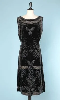 n6017_robe_1920_velours_soie_noir_brode_perles_antracites_fils_or_point_chainette_taille_40_pic001