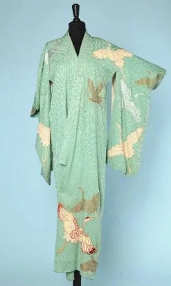n6198_kimono_soie_verte_brodee_grues_pic001