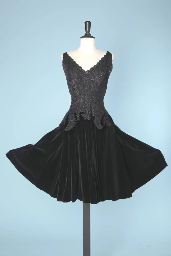 n5042_robe_velours_guipure_noire_1950_taille36_38_pic001