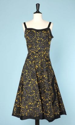 n6107_robe_1950_coton_jaune_motifs_noirs_gris_bretelles_taille_38_40_pic001