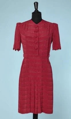 n6291_robe_1940_crepe_rouge_rayeurs_or_boutons_recouverts_taille_36_pic001