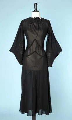 Robe en mousseline de soie noire 1930 à manches pagodes