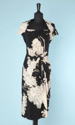 Robe en soie 1940 noire et imprimé de grappes de fleurs