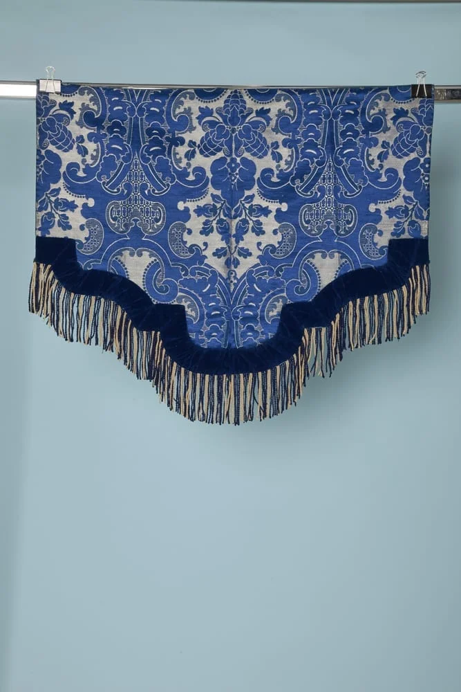 2 paires de rideaux en soie broché argent et cantonières – Image 7