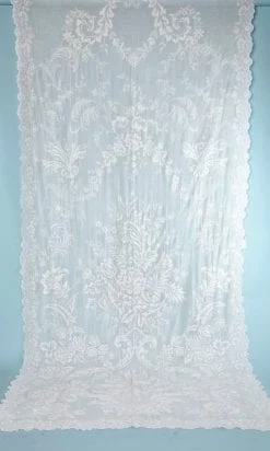 Paire de rideaux en voile de coton blanc brodé XIX ème