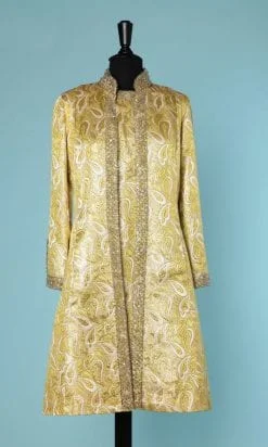 n6366_tailleur_robe_manteau_1960_brocard_blanc_irise_vert_or_brode_perles_argentees_38_pic001