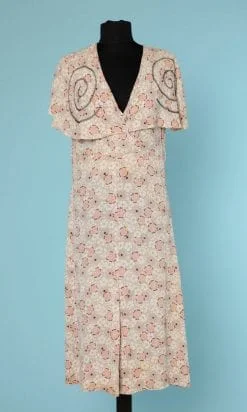 n6382_robe_crepe_imprime_fleuri_broderies_vieil_or_escargots_1930_38_pic001
