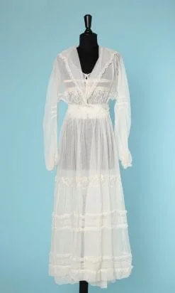 n6424_robe_1910_1920_tulle_brode_blanc_col_bateau_34_pic001