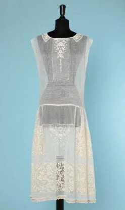 n6427_robe_linon_blanc_brode_incrustations_filets_40_pic001