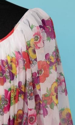 n6770_robe_1970_mousseline_blanche_imprime_fleurs_rubans_satin_rose_taille_38_pic001