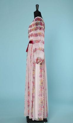 n6770_robe_1970_mousseline_blanche_imprime_fleurs_rubans_satin_rose_taille_38_pic001