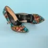 Paire de chaussures en satin de soie imprimé