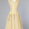 Robe de cocktail en organza jaune avec guipure sous la ceinture