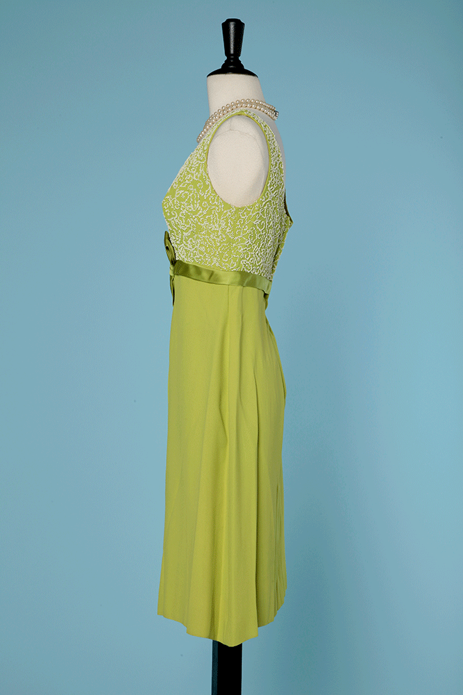 Robe 1960 en crêpe vert brodée de perles blanches – Image 4