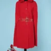 Cape en lainage rouge avec capuche 1960