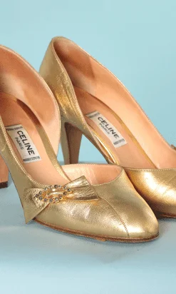 Alternative view of Paire de chaussures du soir en cuir doré Céline