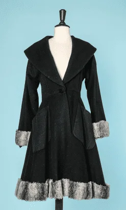 Manteau en lainage noir et fausse fourrure grise