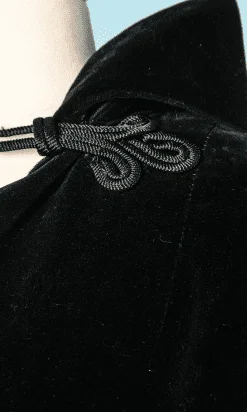 Alternative view of Cape en velours noir vintage Jean Patou