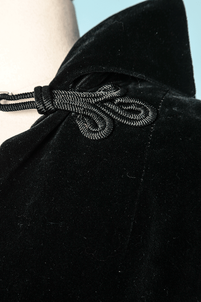 Cape en velours noir vintage Jean Patou – Image 2