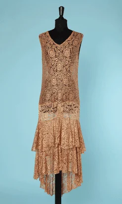 Longue robe en dentelle de soie beige 1930