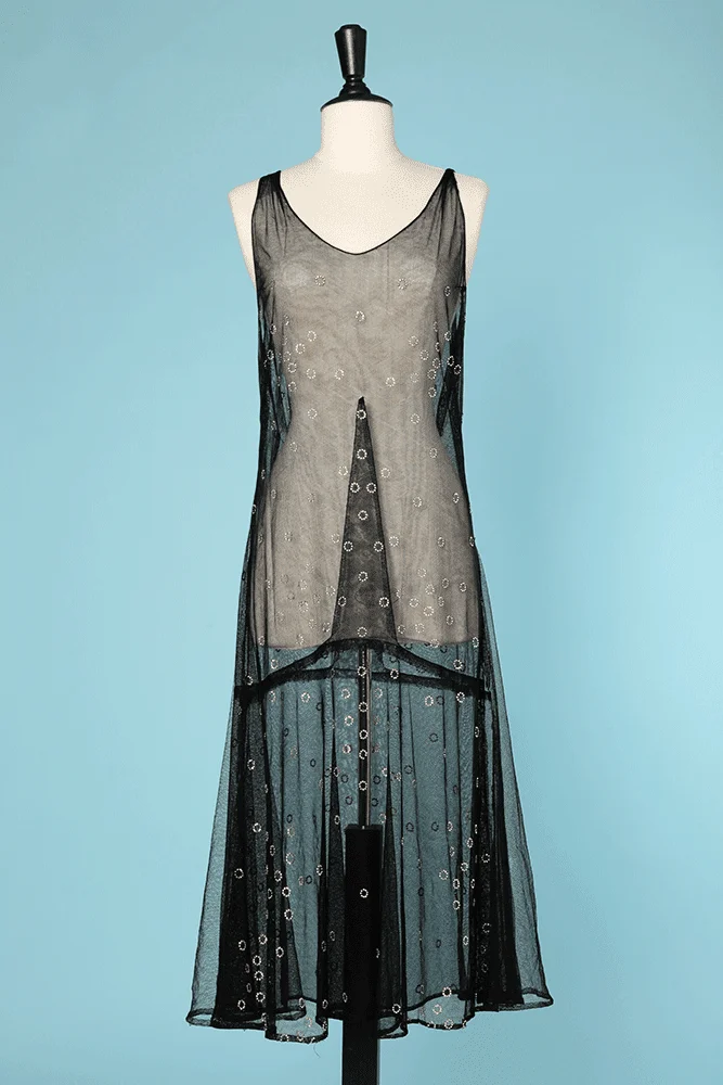 Robe 1925 en tulle noir incrusté de petits strass en cercle