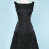 Robe en soie noire 1950 brodée de fleurs en organza