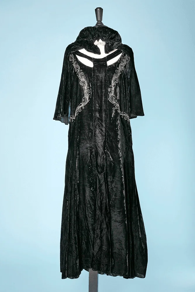 Robe et cape 1930 en panne de velours noir incrusté de strass