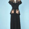 Robe du soir 1940 en crêpe brodée de motifs de fleurs pailletés