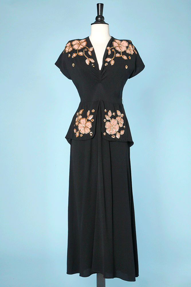Robe du soir 1940 en crêpe brodée de motifs de fleurs pailletés