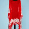 Poncho en mousseline de soie rouge cousu de motifs de fleurs pailletés