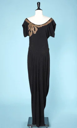 Robe longue en crêpe noir 1940 avec encolure brodée
