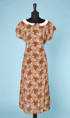 Robe 1920 en coton écru imprimé de ronds marron quadrillés