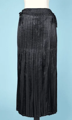 Jupe en satin noir plissé Issey Miyake