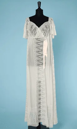 Chemise de nuit en soie rose pâle et dentelle 1920