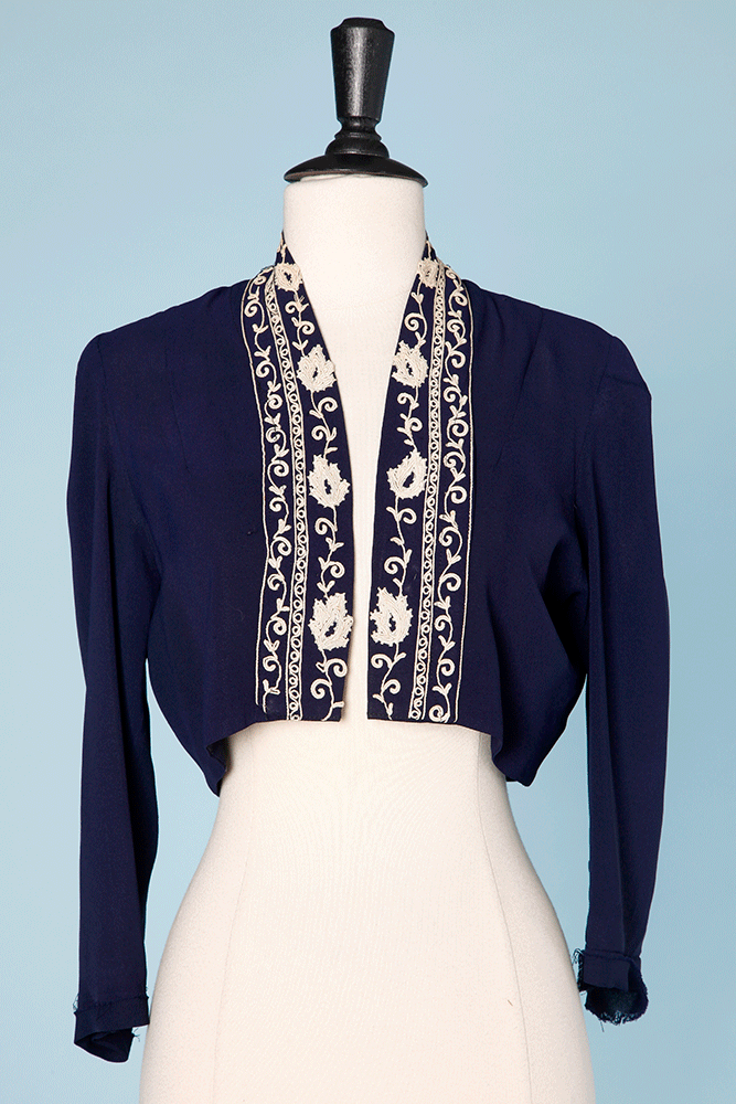 Boléro en crêpe marine 1940 brodé de lacets blancs