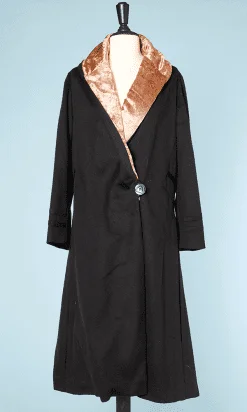 Manteau en lainage noir 1920 col en velours de soie beige