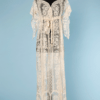 Chemise de nuit en dentelle écrue vers 1900