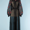 Robe longue 1970 en mousseline noire brodée de motifs de fleurs en perles