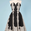 Robe bustier 1950 en tulle noir et applications de dentelle brodée écrue