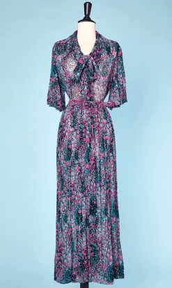 Robe longue 1970 en mousseline imprimée rose turquoise et noire
