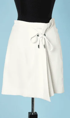 Mini jupe blanche griffée Claude Montana