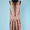 Robe 1925 en voile de coton rose brodée de perles argent noires et oranges
