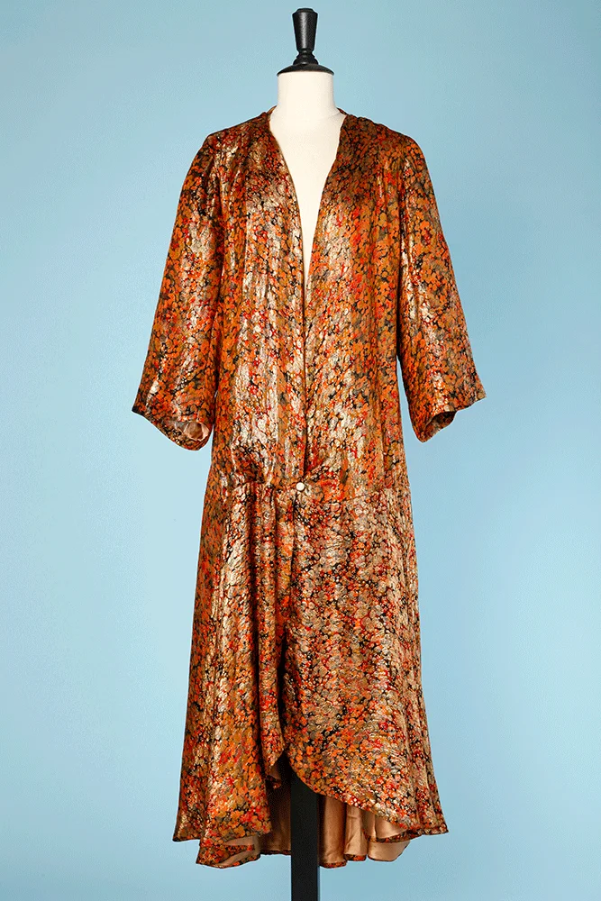 Long manteau 1920 en soie noir et orange lamé or